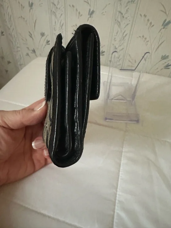 Coach Black and Cream Signature Buckle Wallet - Picture 4 of 16